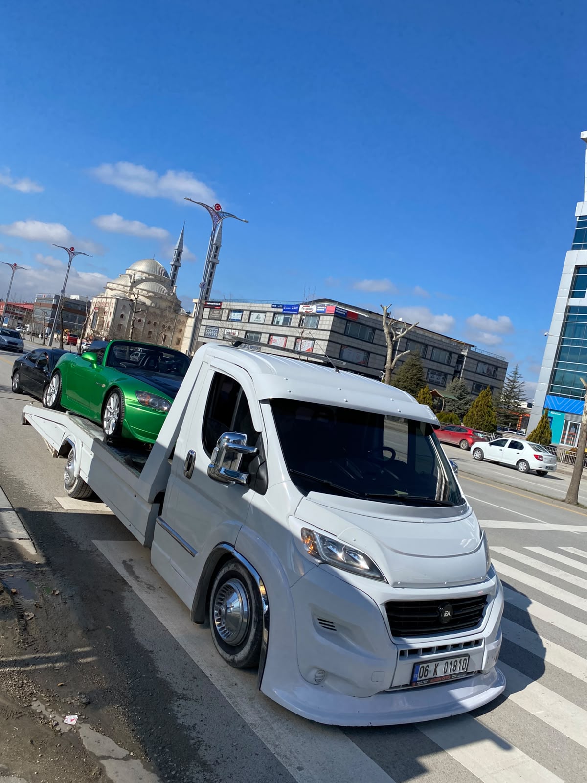 Ankara’da bir aracı güvenle taşıyan profesyonel oto kurtarma çekicimiz